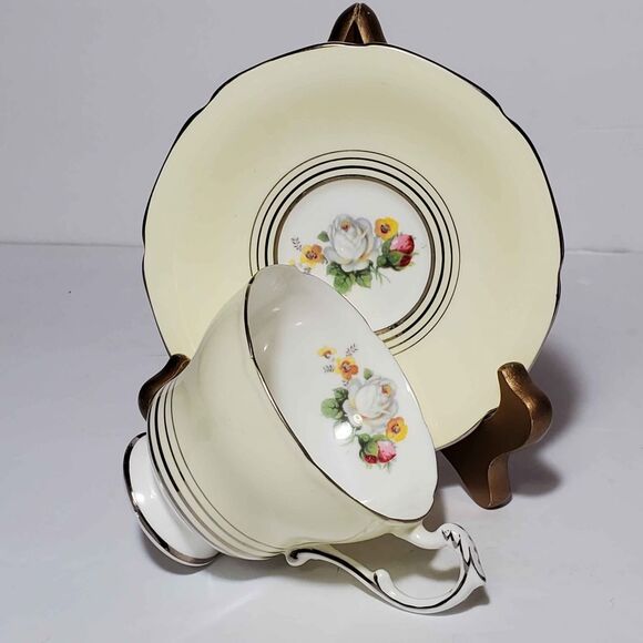 Paragon Teacup and Saucer Yellow Vintage - Picture 5 of 10